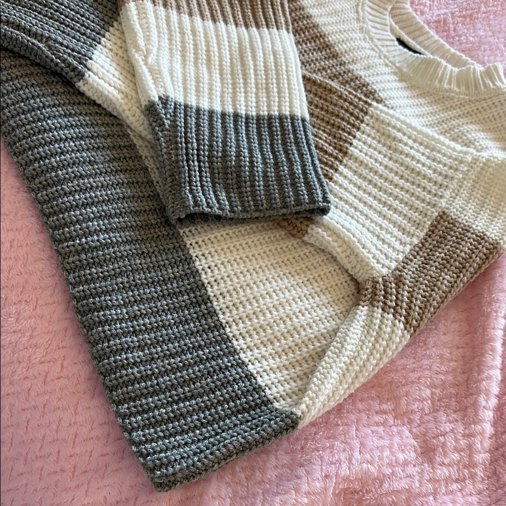 Colorblock Knit Sweater - Picture 5 of 6